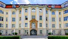 Exklusive Altbauflächen in exponierter Lage